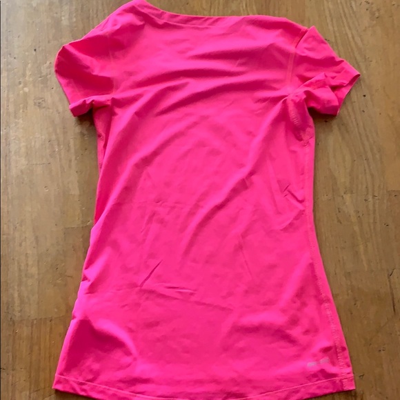 Nike pro shirt - Picture 2 of 2